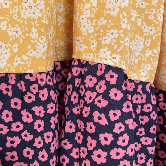 NWOT V-Neck, Puff Elbow Sleeves, Ditzy Floral Print Dress, Small. - Picture 5 of 7